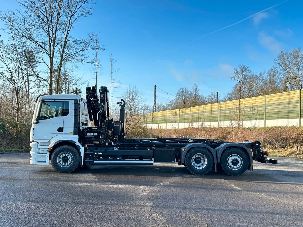 MAN TGS 26.470 6x2 Abrollkipper + Kran Hiab 138-3 - Camión multibasculante, Camión grúa: foto 3 MAN TGS 26.470 6x2 Abrollkipper + Kran Hiab 138-3 - Camión multibasculante, Camión grúa: foto 3