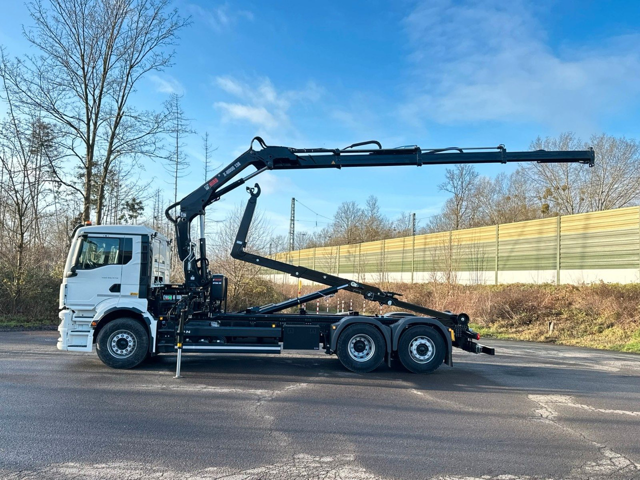 MAN TGS 26.470 6x2 Abrollkipper + Kran Hiab 138-3 - Camión multibasculante, Camión grúa: foto 3 MAN TGS 26.470 6x2 Abrollkipper + Kran Hiab 138-3 - Camión multibasculante, Camión grúa: foto 3