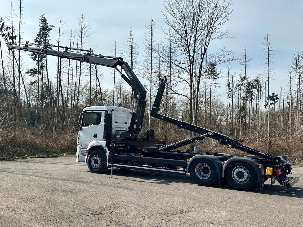 MAN TGS 26.470 6x2 Abrollkipper + Kran Hiab 228-4 - Camión multibasculante, Camión grúa: foto 4 MAN TGS 26.470 6x2 Abrollkipper + Kran Hiab 228-4 - Camión multibasculante, Camión grúa: foto 4