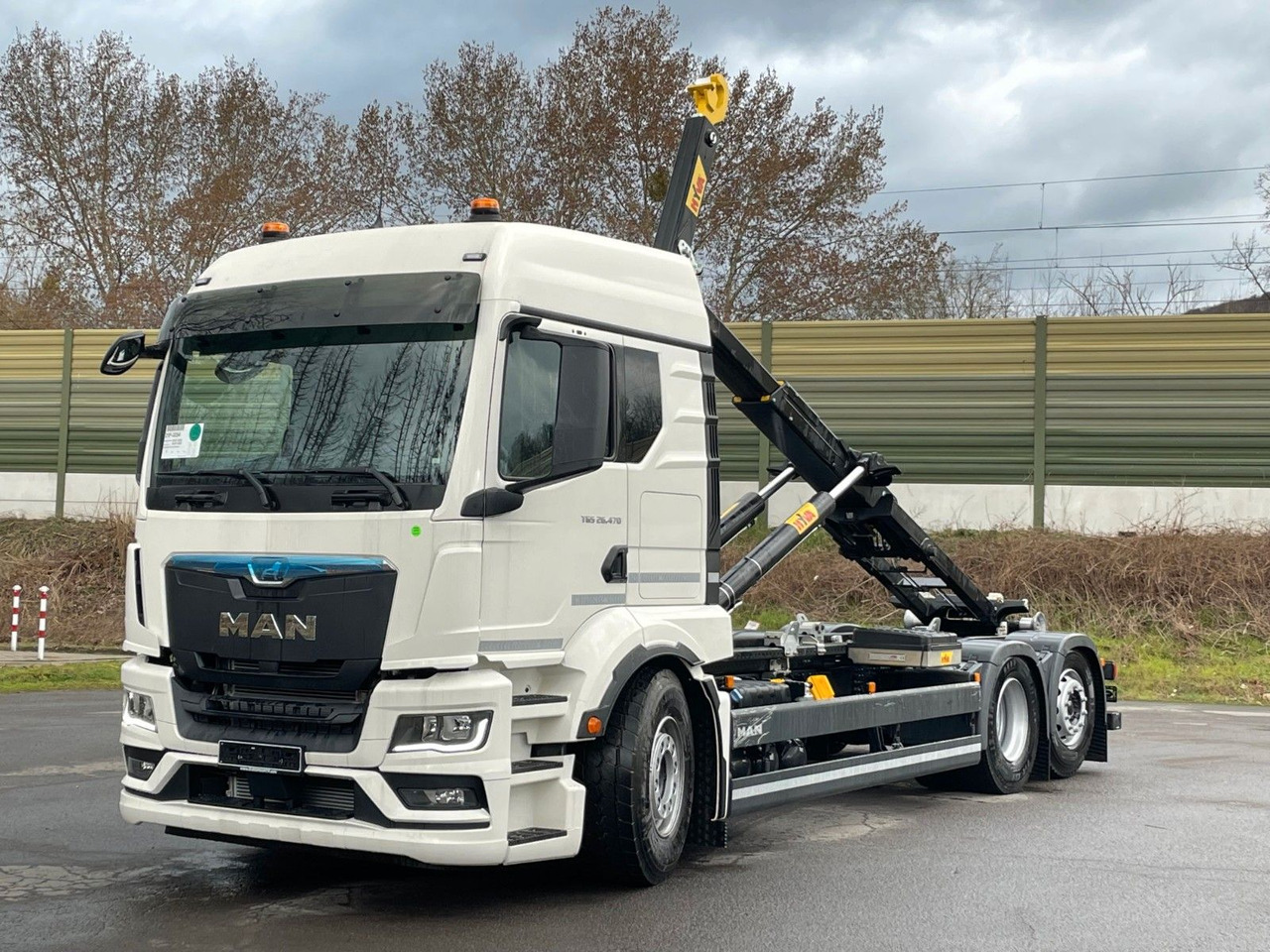MAN TGS 26.480 6x2 Retarder Hyva 20-60 Abrollkipper - Camión multibasculante: foto 2 MAN TGS 26.480 6x2 Retarder Hyva 20-60 Abrollkipper - Camión multibasculante: foto 2