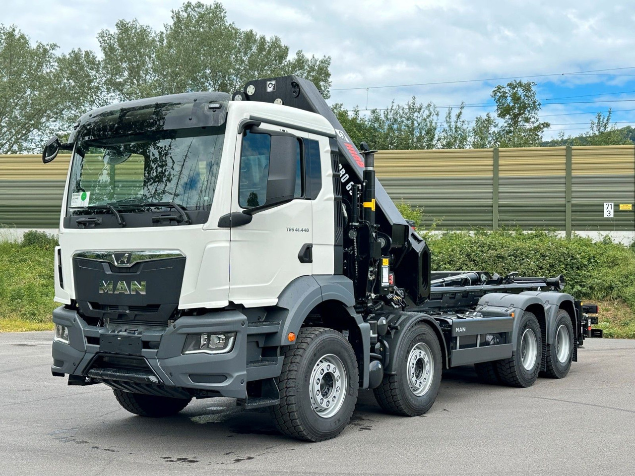 MAN TGS 35.520 8x4 Abrollkipper + Kran HIAB 658E6 - Camión multibasculante, Camión grúa: foto 2 MAN TGS 35.520 8x4 Abrollkipper + Kran HIAB 658E6 - Camión multibasculante, Camión grúa: foto 2