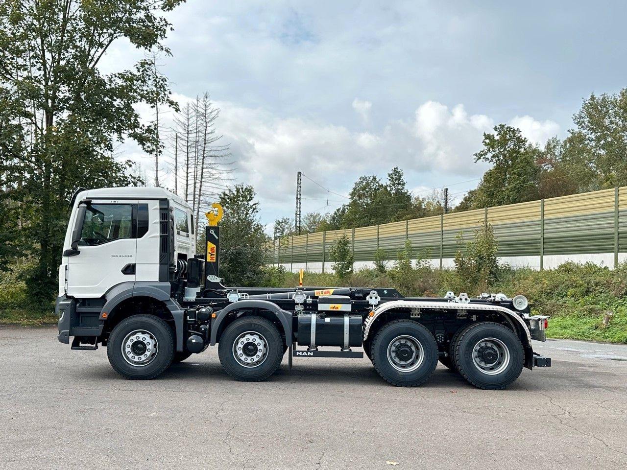 MAN TGS 41.440 8x4 Euro6e Hyva 26-55 Abrollkipper - Camión multibasculante: foto 2 MAN TGS 41.440 8x4 Euro6e Hyva 26-55 Abrollkipper - Camión multibasculante: foto 2