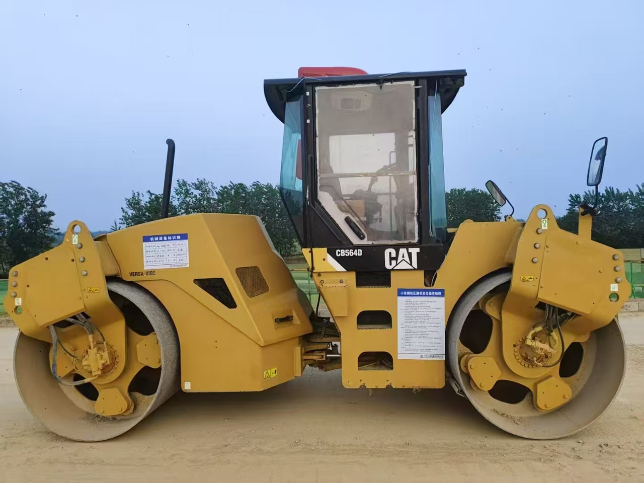 CATERPILLAR CB564D - Rodillo: foto 1 CATERPILLAR CB564D - Rodillo: foto 1