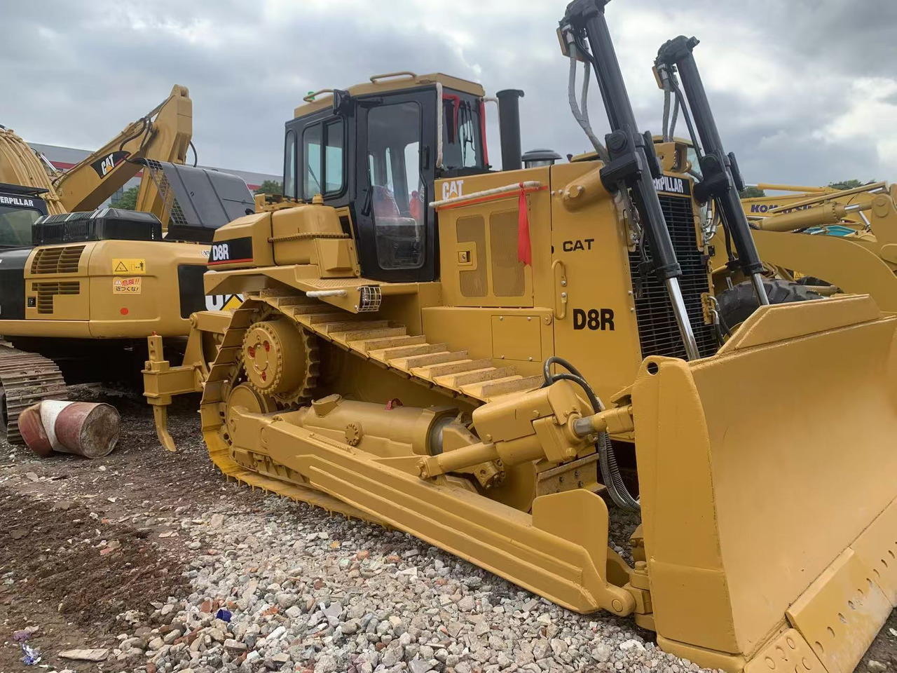 CATERPILLAR D8R - Bulldozer: foto 1 CATERPILLAR D8R - Bulldozer: foto 1