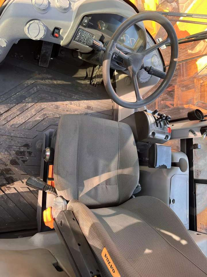 Hot Sale Used VOLVO L120GZ Loader Construction Machinery High Quality Loader VOLVO - Cargadora de ruedas: foto 4 Hot Sale Used VOLVO L120GZ Loader Construction Machinery High Quality Loader VOLVO - Cargadora de ruedas: foto 4