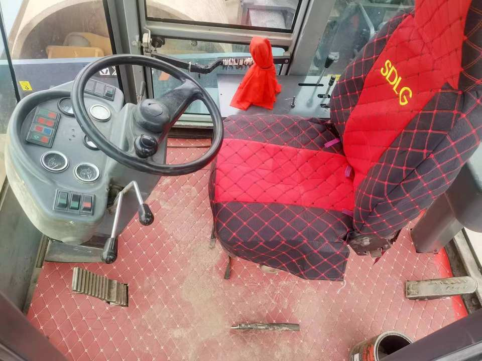 Used Backhoe Wheel Loader SDLG LGB680 Earth Moving Equipment Second Hand Backhoe Loader Cheap Price - Retroexcavadora: foto 4 Used Backhoe Wheel Loader SDLG LGB680 Earth Moving Equipment Second Hand Backhoe Loader Cheap Price - Retroexcavadora: foto 4