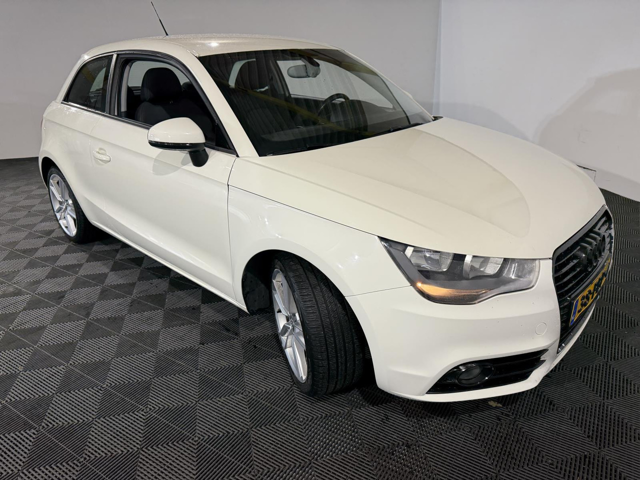 Audi | A1 | 1.2 TFSI Ambition Pro Line | 2011 | 173.570 km | 38PBP4 | Logisch - Hatchback: foto 3 Audi | A1 | 1.2 TFSI Ambition Pro Line | 2011 | 173.570 km | 38PBP4 | Logisch - Hatchback: foto 3