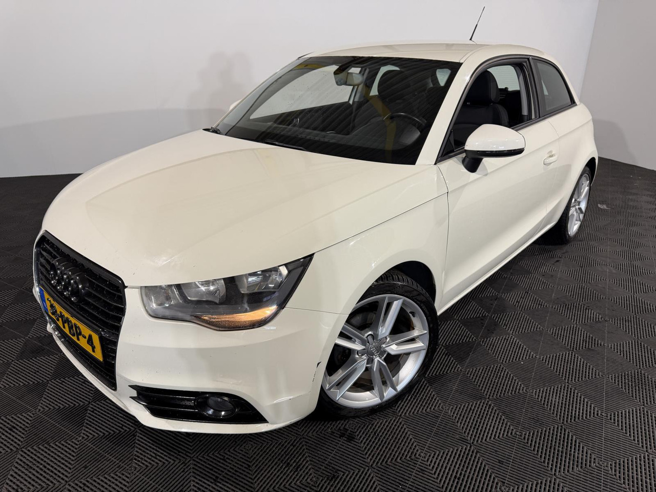 Audi | A1 | 1.2 TFSI Ambition Pro Line | 2011 | 173.570 km | 38PBP4 | Logisch - Hatchback: foto 1 Audi | A1 | 1.2 TFSI Ambition Pro Line | 2011 | 173.570 km | 38PBP4 | Logisch - Hatchback: foto 1