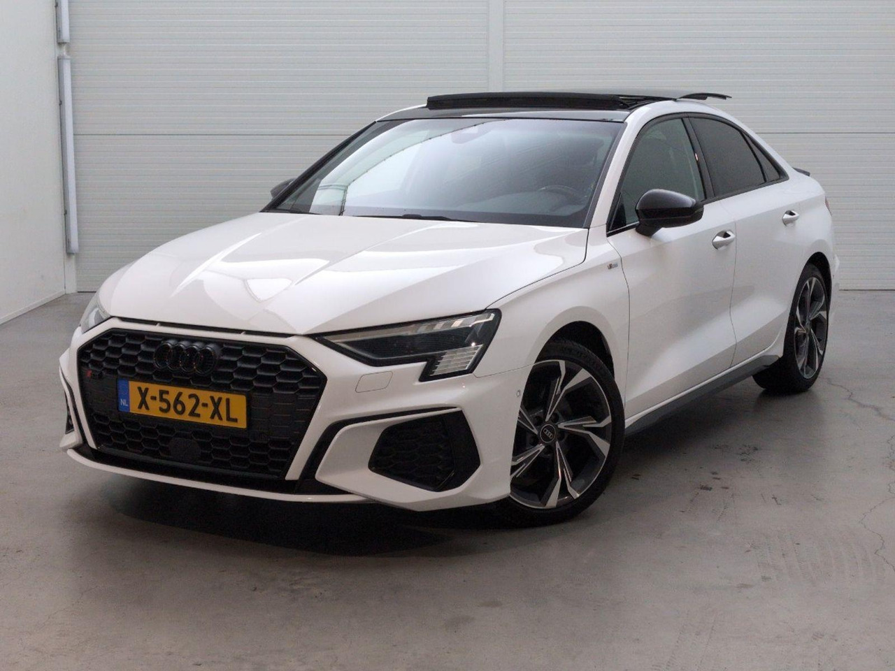 Audi A3 Limousine 35 TFSI edition one | 2022 | 54.418 km | Automaat | X562XL | NAP: Geen oordeel - Sedan: foto 1 Audi A3 Limousine 35 TFSI edition one | 2022 | 54.418 km | Automaat | X562XL | NAP: Geen oordeel - Sedan: foto 1