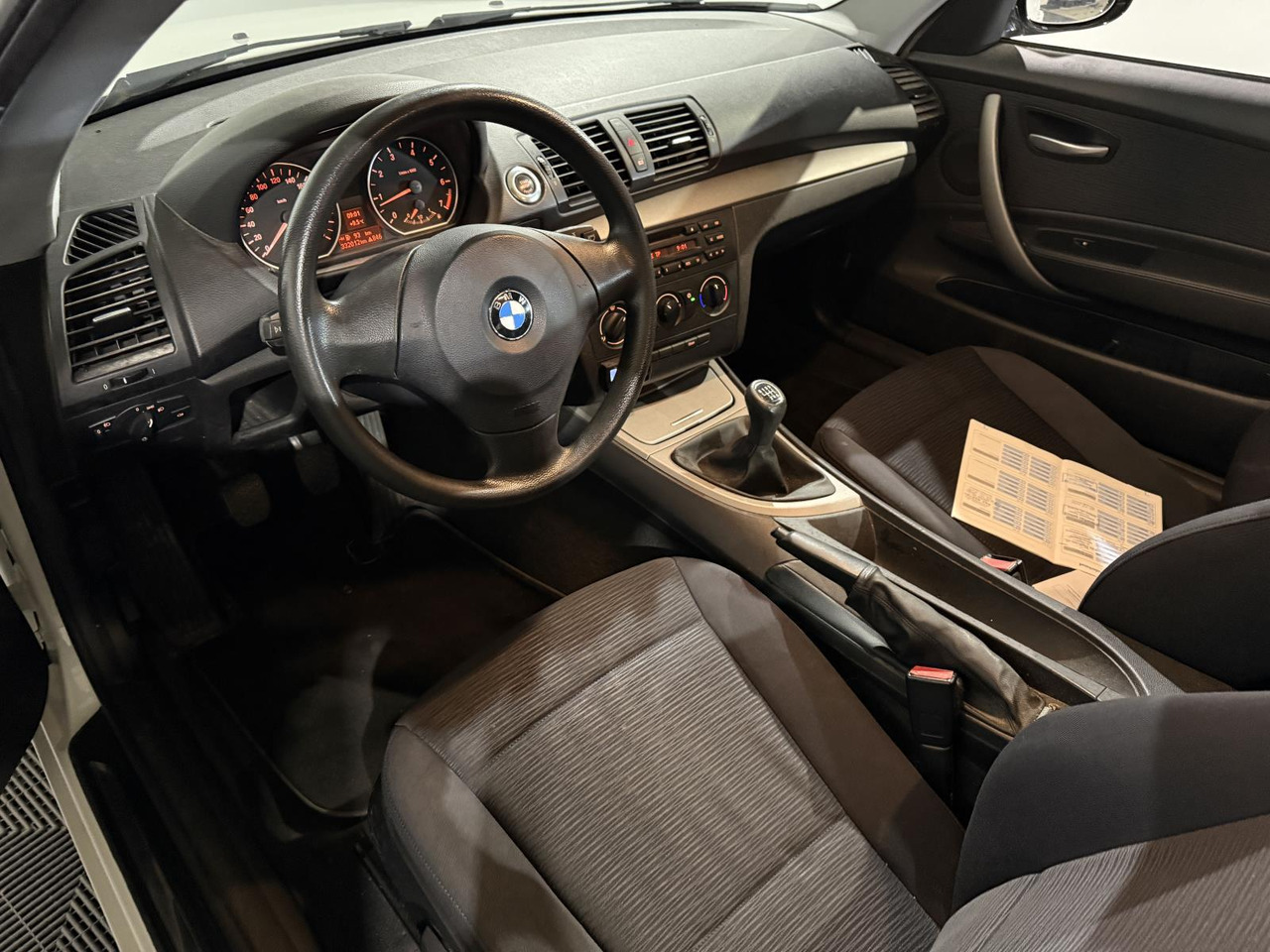 BMW | 1-serie | 116i Introduction | 2007 | 332.014 km | 57XXLG | Logisch - Hatchback: foto 4 BMW | 1-serie | 116i Introduction | 2007 | 332.014 km | 57XXLG | Logisch - Hatchback: foto 4