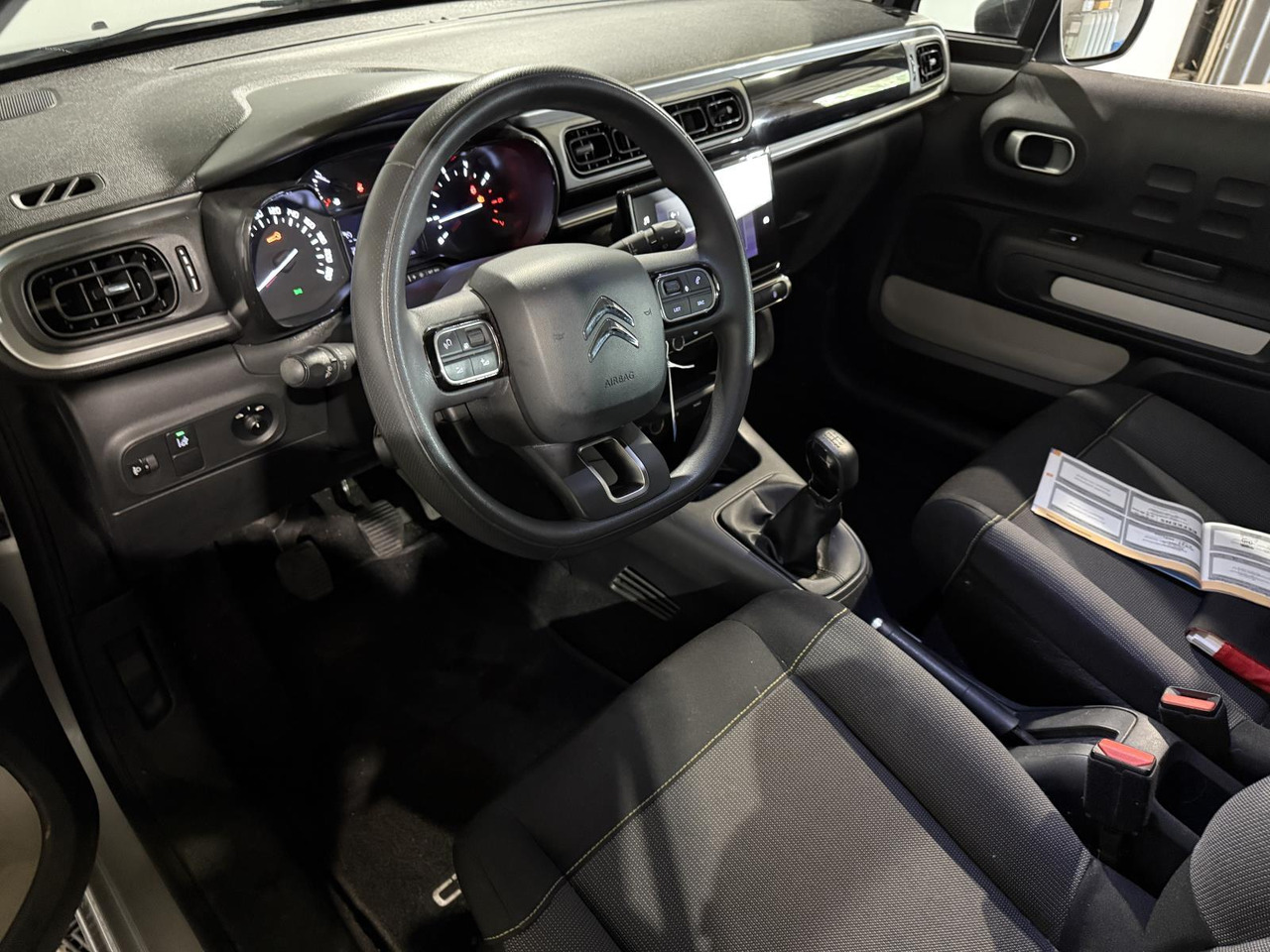 Citroen | C3 | 1.2 PureTech Feel 105g | 2016 | 175.577 km | KX240S | Logisch - Hatchback: foto 5 Citroen | C3 | 1.2 PureTech Feel 105g | 2016 | 175.577 km | KX240S | Logisch - Hatchback: foto 5