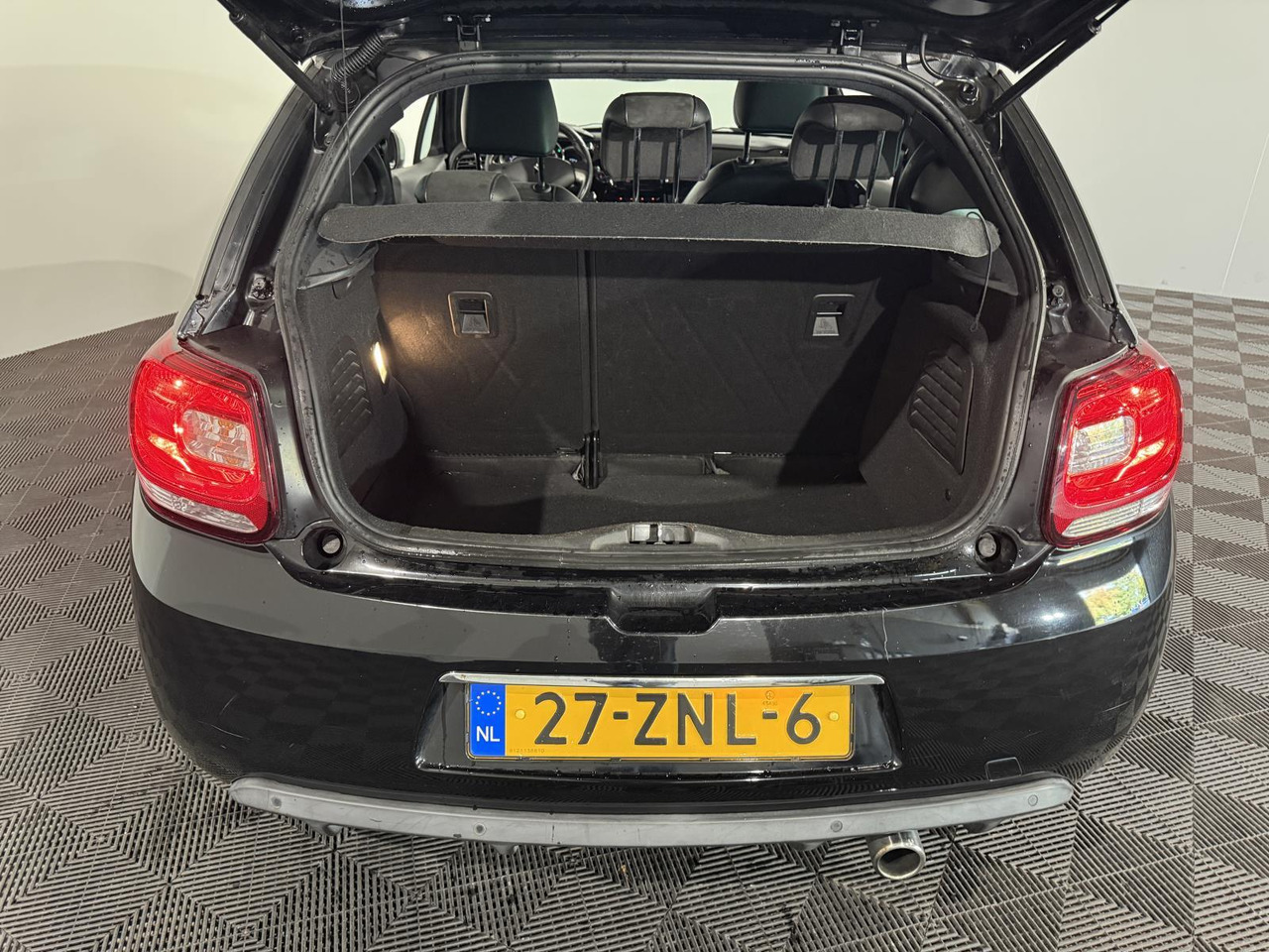 Citroen | DS3 | 1.2 VTi Business | 2013 | 136.694 km | 27ZNL6 | Logisch - Hatchback: foto 4 Citroen | DS3 | 1.2 VTi Business | 2013 | 136.694 km | 27ZNL6 | Logisch - Hatchback: foto 4