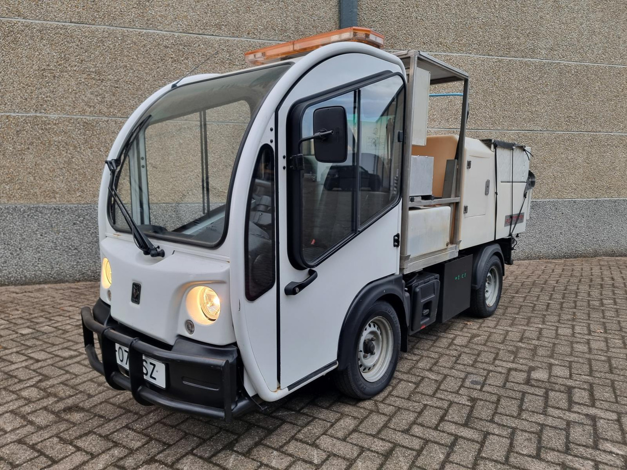 Goupil G3 Kipper met Hogedrukreiniger T-07-BSZ - Carrito de golf: foto 1 Goupil G3 Kipper met Hogedrukreiniger T-07-BSZ - Carrito de golf: foto 1
