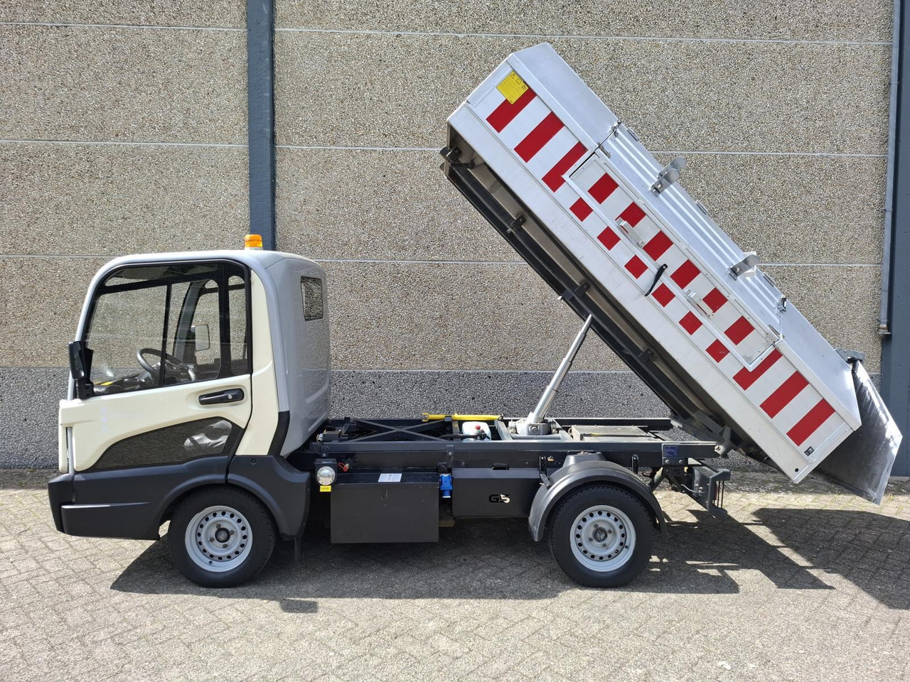 Goupil G5 Elektrische Stratenreinigingsmachine T-92-BSX - Vehículo utilitario eléctrico, Barredora vial: foto 3 Goupil G5 Elektrische Stratenreinigingsmachine T-92-BSX - Vehículo utilitario eléctrico, Barredora vial: foto 3