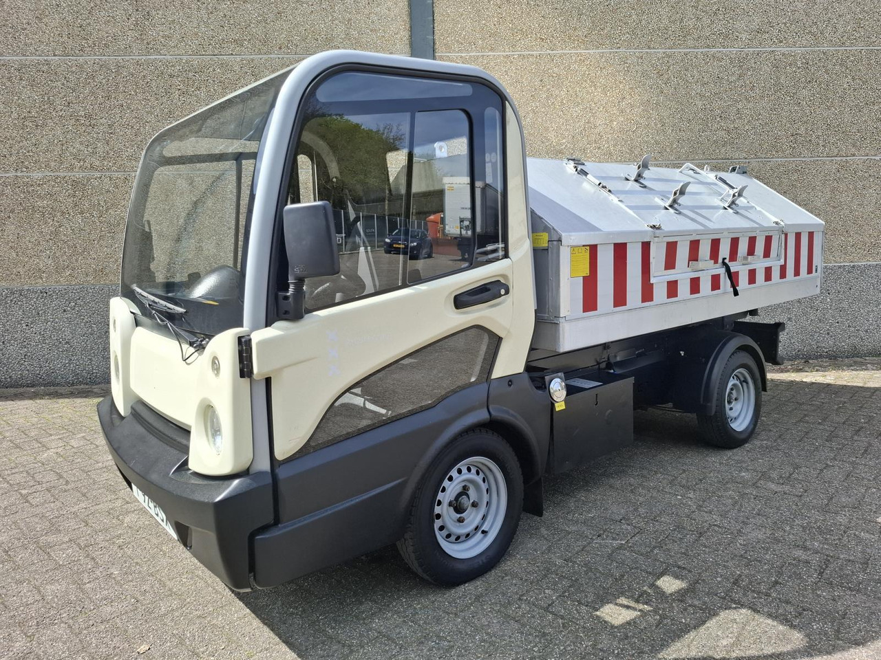 Goupil G5 Elektrische Stratenreinigingsmachine T-92-BSX - Vehículo utilitario eléctrico, Barredora vial: foto 1 Goupil G5 Elektrische Stratenreinigingsmachine T-92-BSX - Vehículo utilitario eléctrico, Barredora vial: foto 1