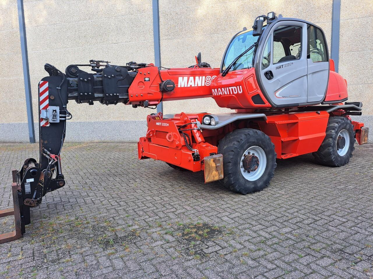Manitou MRT 2150+ Privilege All-Terrain Roterende Verreiker (2015) - Manipulador telescópico: foto 2 Manitou MRT 2150+ Privilege All-Terrain Roterende Verreiker (2015) - Manipulador telescópico: foto 2