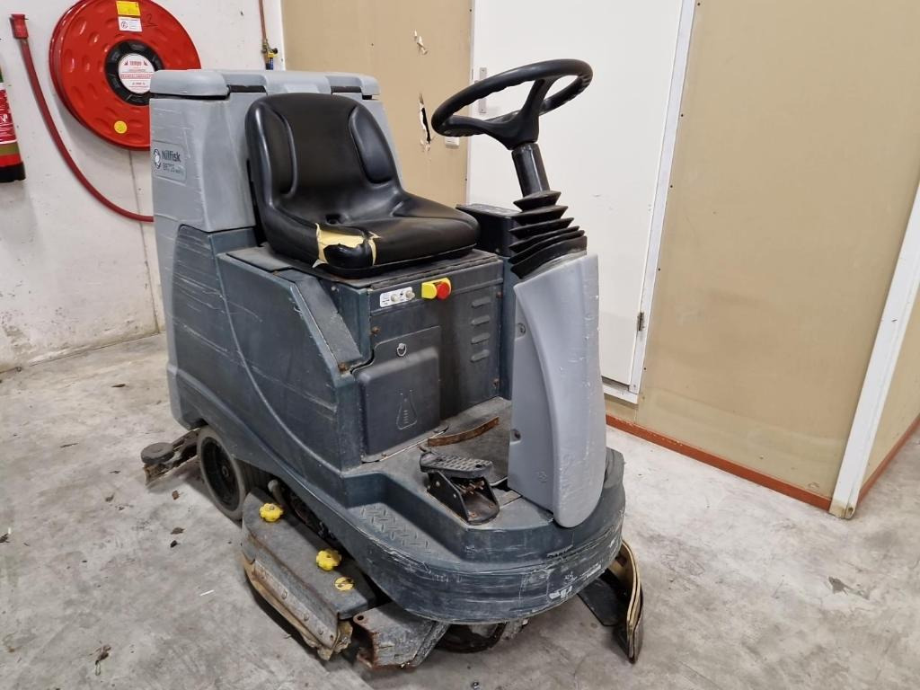 Nilfisk BR 755 Ecoflex Zit-Schrobmachine – 2015 - Maquinaria de limpieza: foto 2 Nilfisk BR 755 Ecoflex Zit-Schrobmachine – 2015 - Maquinaria de limpieza: foto 2