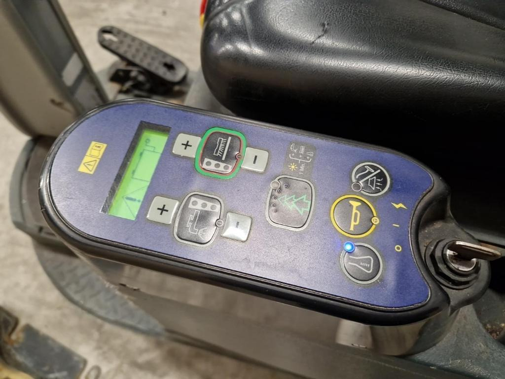 Nilfisk BR 755 Ecoflex Zit-Schrobmachine – 2015 - Maquinaria de limpieza: foto 5 Nilfisk BR 755 Ecoflex Zit-Schrobmachine – 2015 - Maquinaria de limpieza: foto 5