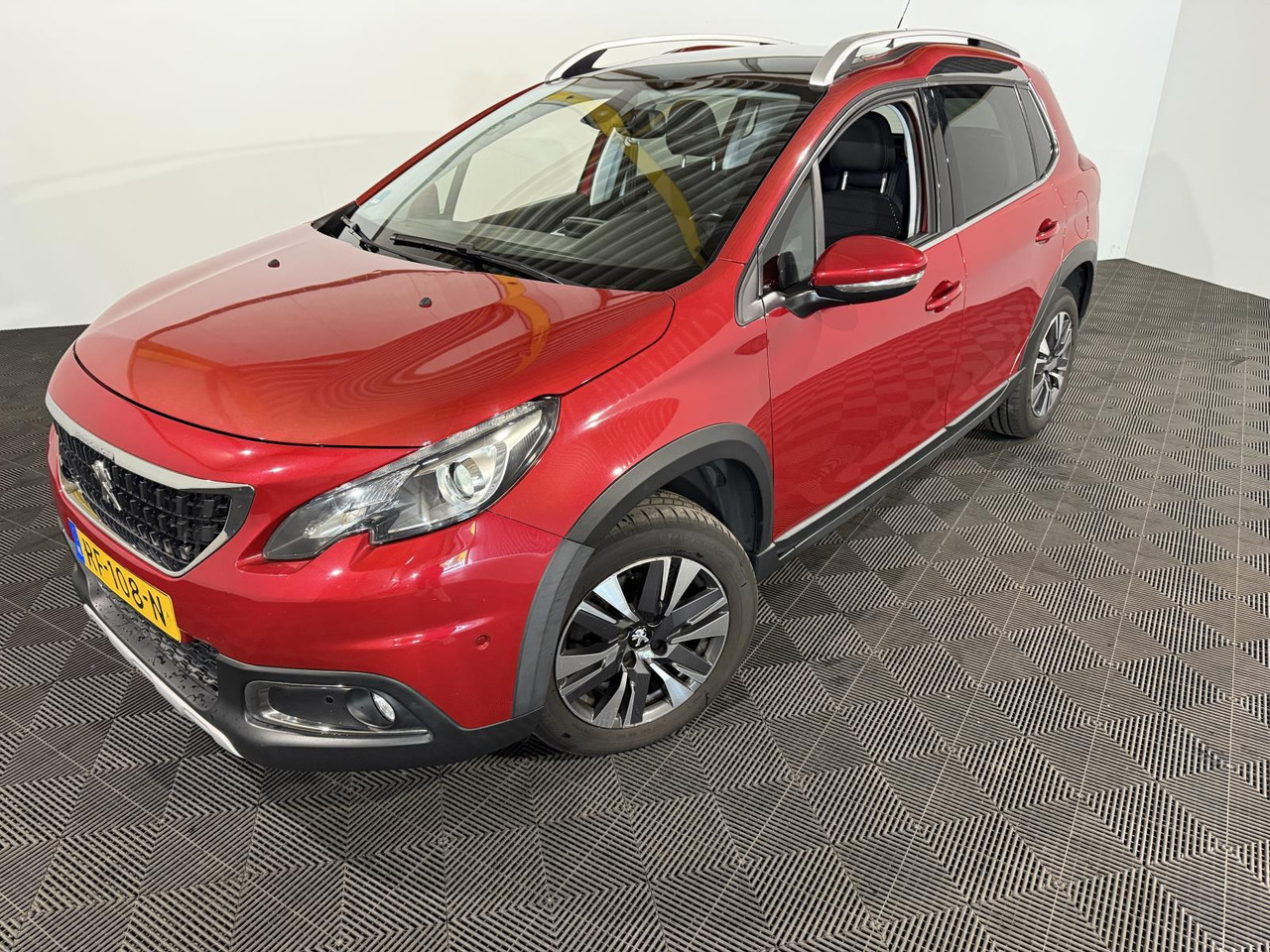 Coche Peugeot 2008 1.2 PureTech Blue Lease Executive RF-108-N 141.645 km: foto 1