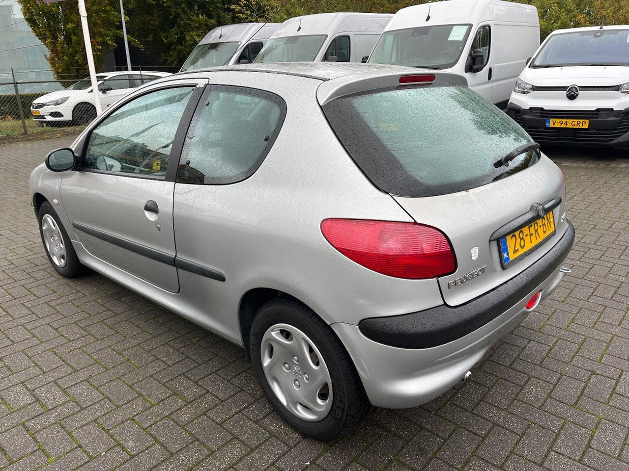 Peugeot 206 1.1 XR | 2000 | 69.922 km | 28FRBN | NAP: Logisch - Hatchback: foto 3 Peugeot 206 1.1 XR | 2000 | 69.922 km | 28FRBN | NAP: Logisch - Hatchback: foto 3