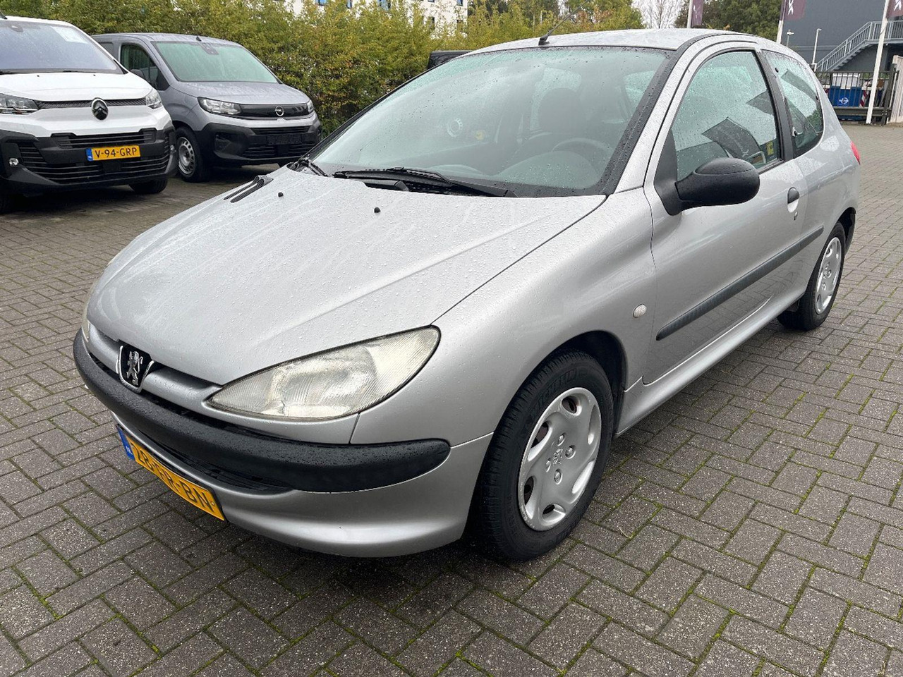 Peugeot 206 1.1 XR | 2000 | 69.922 km | 28FRBN | NAP: Logisch - Hatchback: foto 1 Peugeot 206 1.1 XR | 2000 | 69.922 km | 28FRBN | NAP: Logisch - Hatchback: foto 1