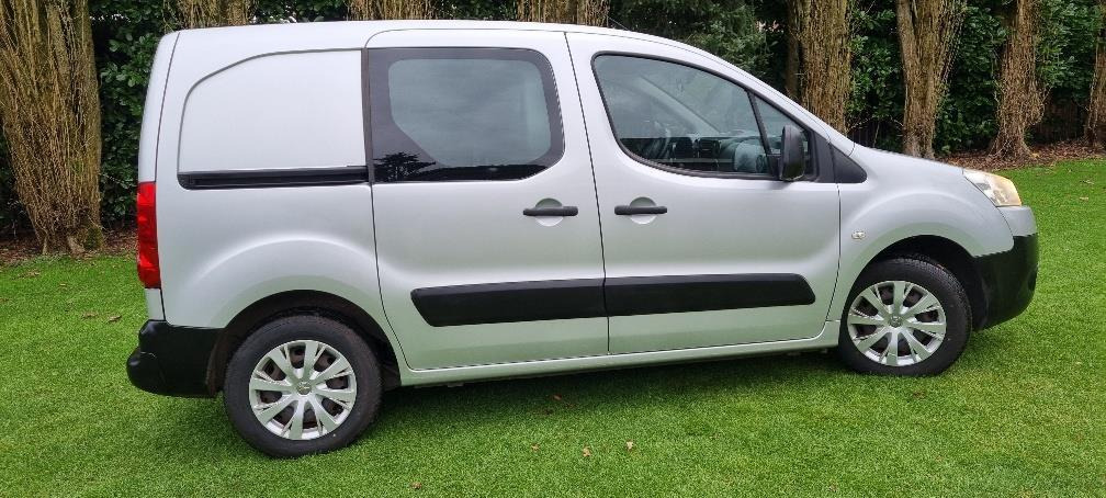 Peugeot Partner 120 1.6 HDI L1 XT Profit + | 2011 | 117.486 km | 7-VLP-25 - Furgoneta pequeña: foto 3 Peugeot Partner 120 1.6 HDI L1 XT Profit + | 2011 | 117.486 km | 7-VLP-25 - Furgoneta pequeña: foto 3