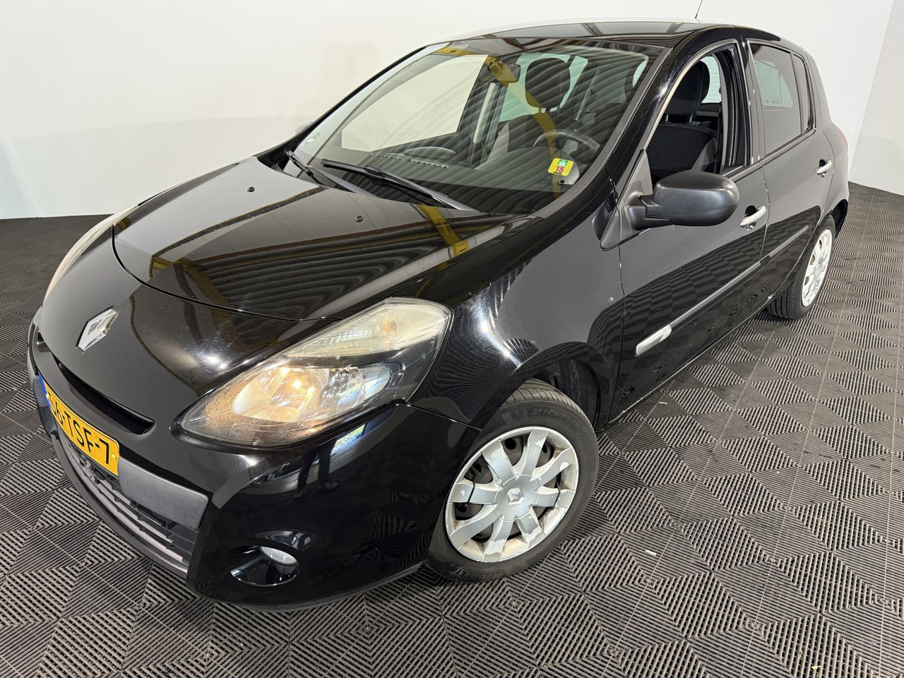 Renault | Clio | 1.2 Authentique | 2012 | 216.427 km | 56TSF7 | Logisch - Hatchback: foto 1 Renault | Clio | 1.2 Authentique | 2012 | 216.427 km | 56TSF7 | Logisch - Hatchback: foto 1