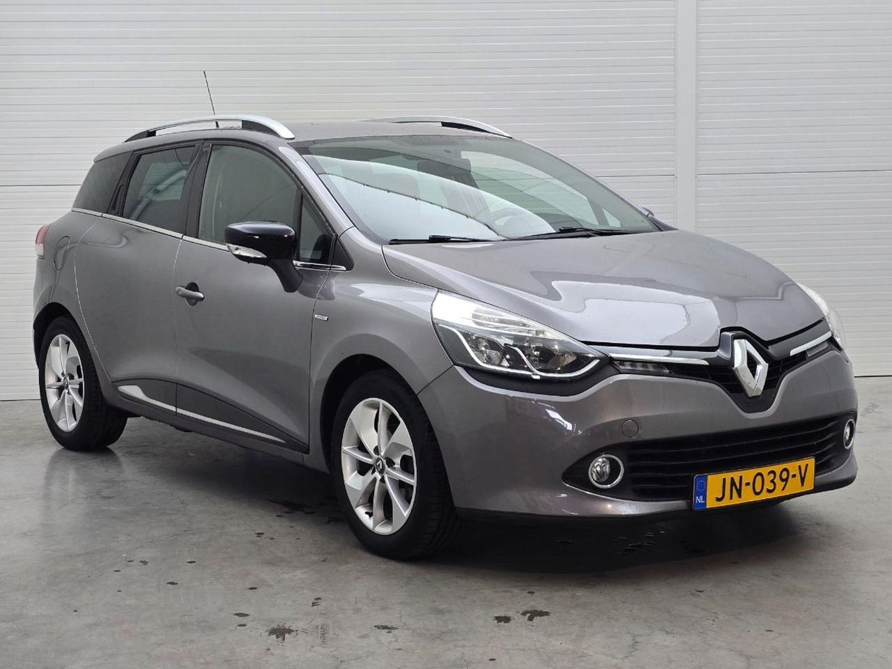 Renault Clio Estate 0.9 TCe Limited | 2016 | 152.751 km | JN039V | NAP: Logisch - Coche: foto 2 Renault Clio Estate 0.9 TCe Limited | 2016 | 152.751 km | JN039V | NAP: Logisch - Coche: foto 2