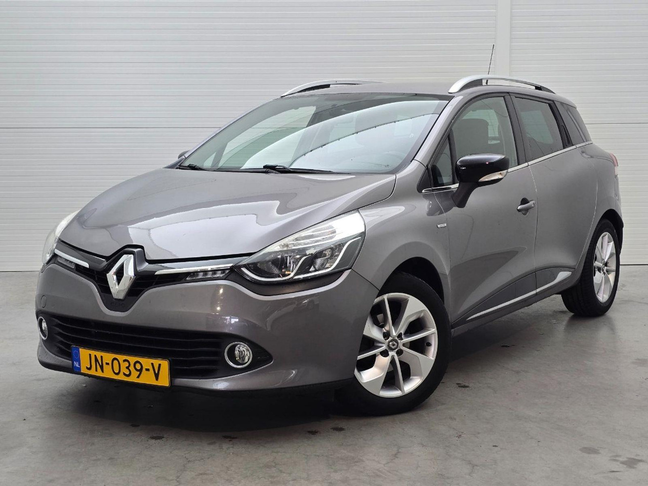 Renault Clio Estate 0.9 TCe Limited | 2016 | 152.751 km | JN039V | NAP: Logisch - Coche: foto 1 Renault Clio Estate 0.9 TCe Limited | 2016 | 152.751 km | JN039V | NAP: Logisch - Coche: foto 1