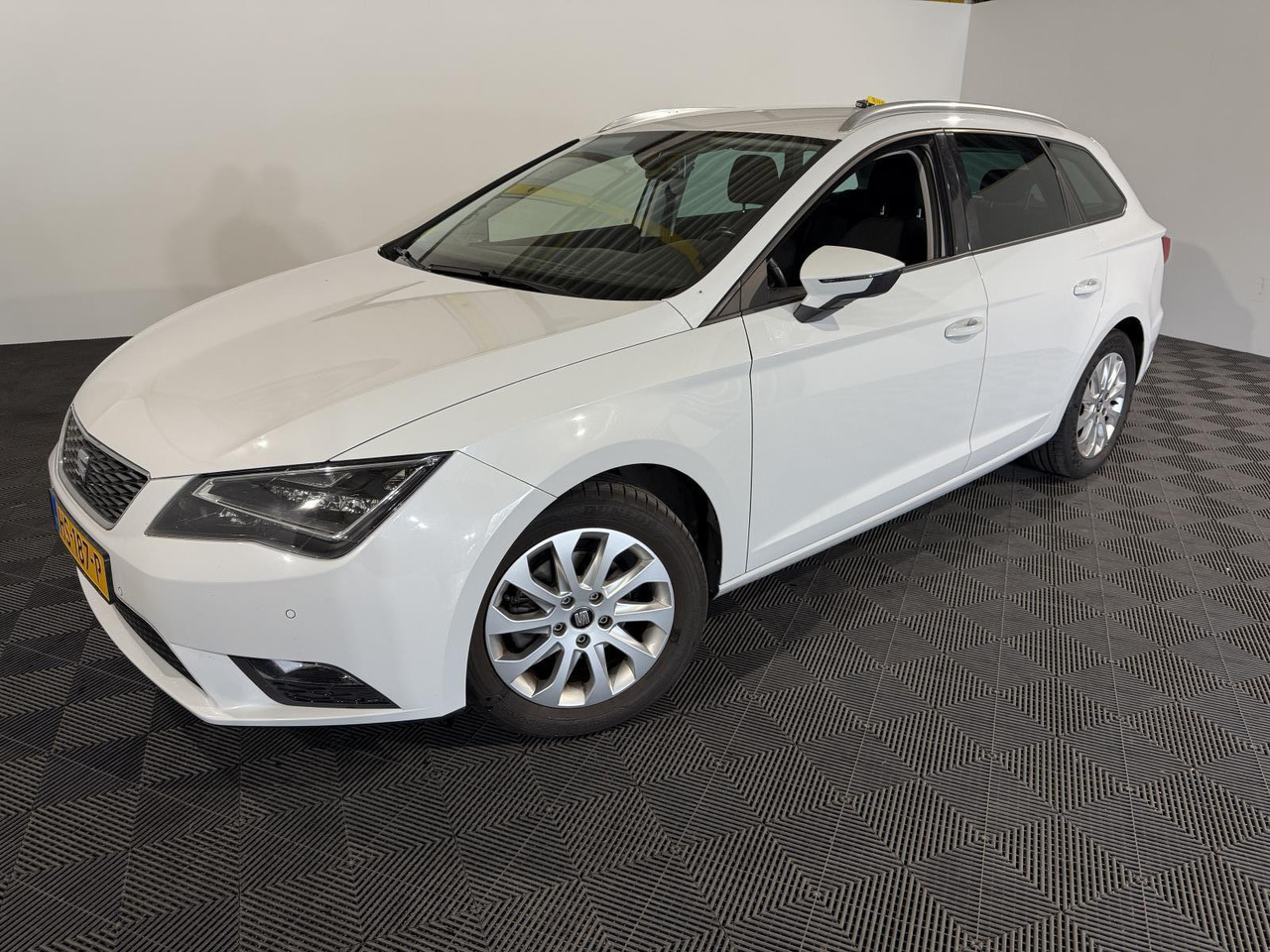SEAT | Leon ST | 1.6 TDI Style Connect Ecomotive | 2015 | 284.524 km | HS187P | Logisch - Coche: foto 1 SEAT | Leon ST | 1.6 TDI Style Connect Ecomotive | 2015 | 284.524 km | HS187P | Logisch - Coche: foto 1