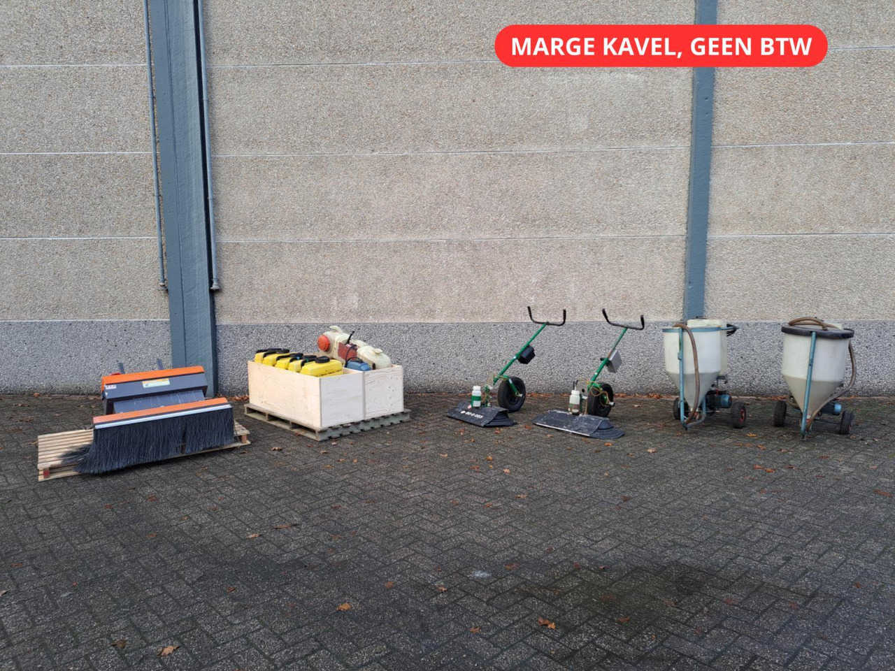 Set Spuitapparatuur: 5x Rugspuit, 2x Duwspuit, 2 Vul-/Spoelmachines, 1x Mantis UVL Spuit Installatie - Pulverizador: foto 1 Set Spuitapparatuur: 5x Rugspuit, 2x Duwspuit, 2 Vul-/Spoelmachines, 1x Mantis UVL Spuit Installatie - Pulverizador: foto 1