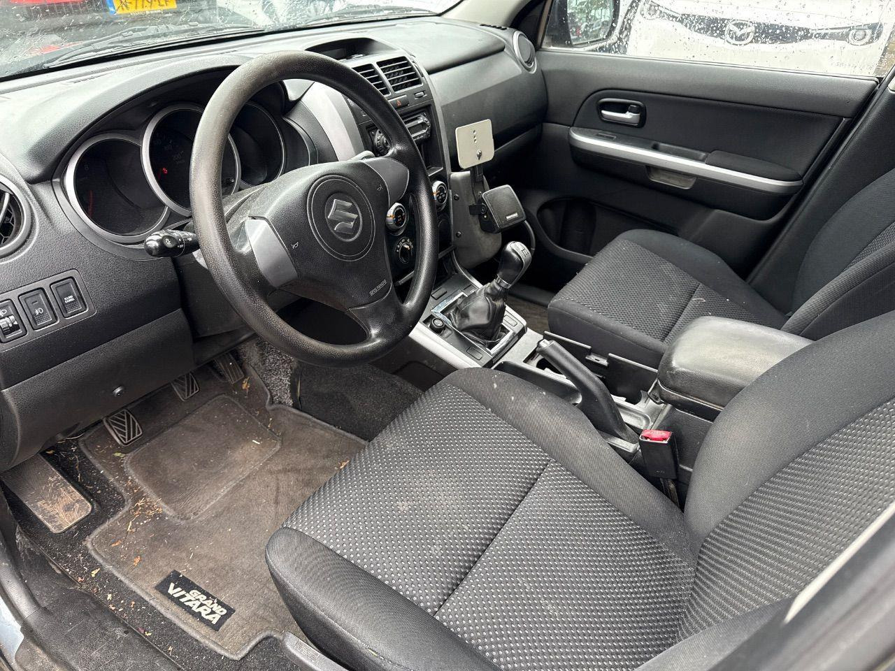 Suzuki Grand Vitara 2.0 - 16V JLX | 2006 | 212.917 km | 99SKPZ | NAP: Logisch - SUV/ Todoterreno: foto 5 Suzuki Grand Vitara 2.0 - 16V JLX | 2006 | 212.917 km | 99SKPZ | NAP: Logisch - SUV/ Todoterreno: foto 5