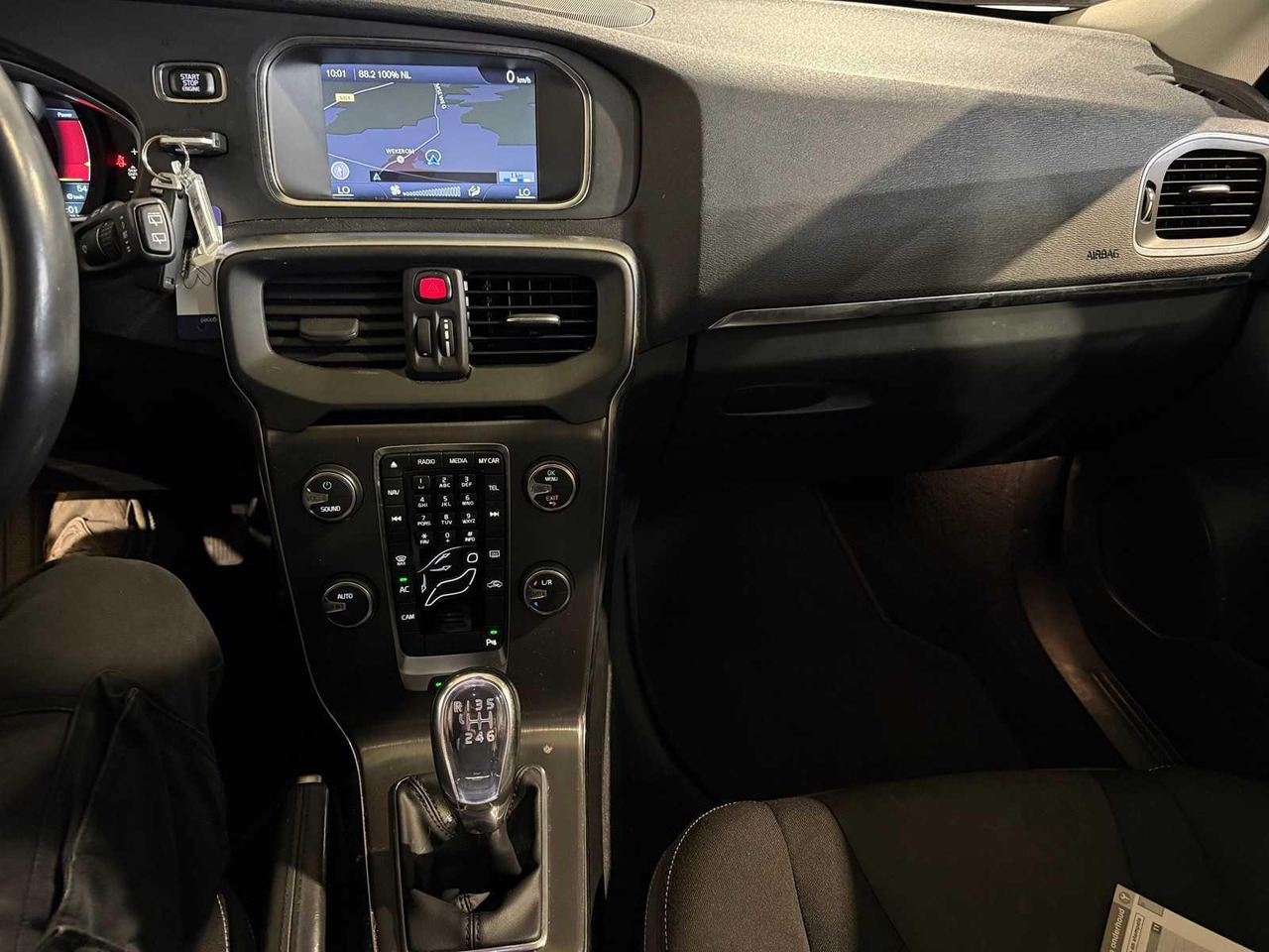 Volvo V40 1.6 T3 Momentum 2-KBP-13 210.566 km - Coche: foto 5 Volvo V40 1.6 T3 Momentum 2-KBP-13 210.566 km - Coche: foto 5