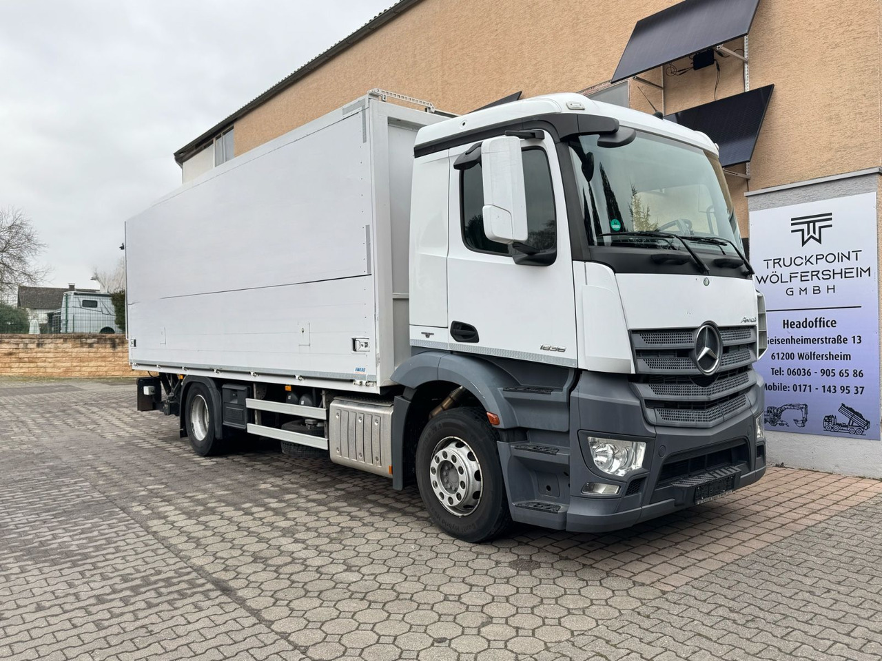 Mercedes-Benz Antos 1836L/4x2/2t.LBW/2xAHK/aus.1Hand/16.Pal. - Camión transporte de bebidas: foto 1 Mercedes-Benz Antos 1836L/4x2/2t.LBW/2xAHK/aus.1Hand/16.Pal. - Camión transporte de bebidas: foto 1