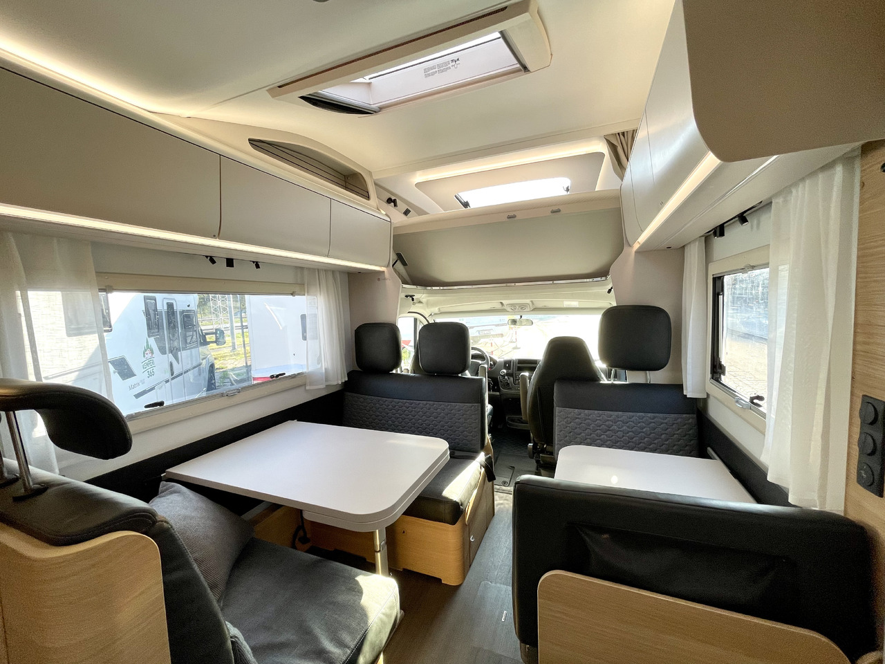 ADRIA Coral XL 650 DK - Autocaravana capuchina: foto 5 ADRIA Coral XL 650 DK - Autocaravana capuchina: foto 5