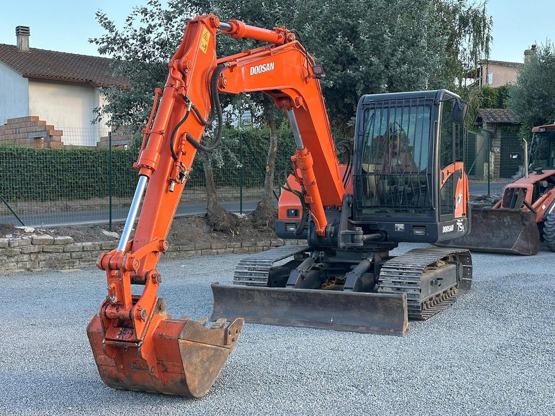 Excavadora Doosan SOLAR 75V: foto 1