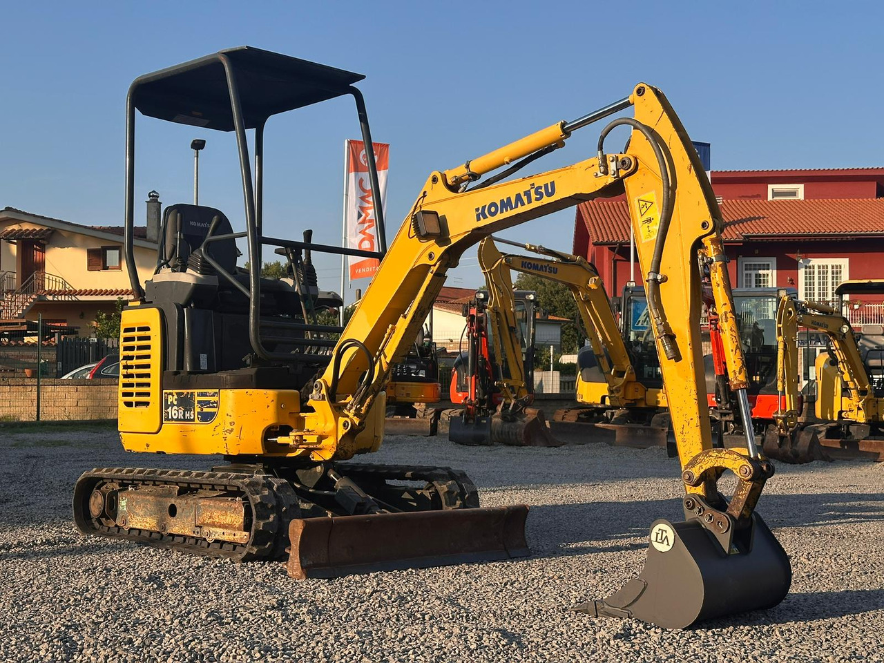 KOMATSU PC16R-3HS - Miniexcavadora: foto 1 KOMATSU PC16R-3HS - Miniexcavadora: foto 1