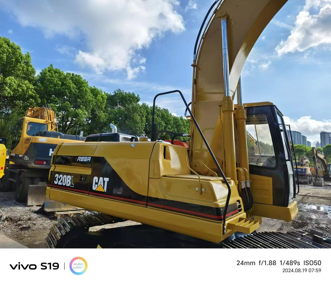 CATERPILLAR 320BL - Excavadora de cadenas: foto 4 CATERPILLAR 320BL - Excavadora de cadenas: foto 4