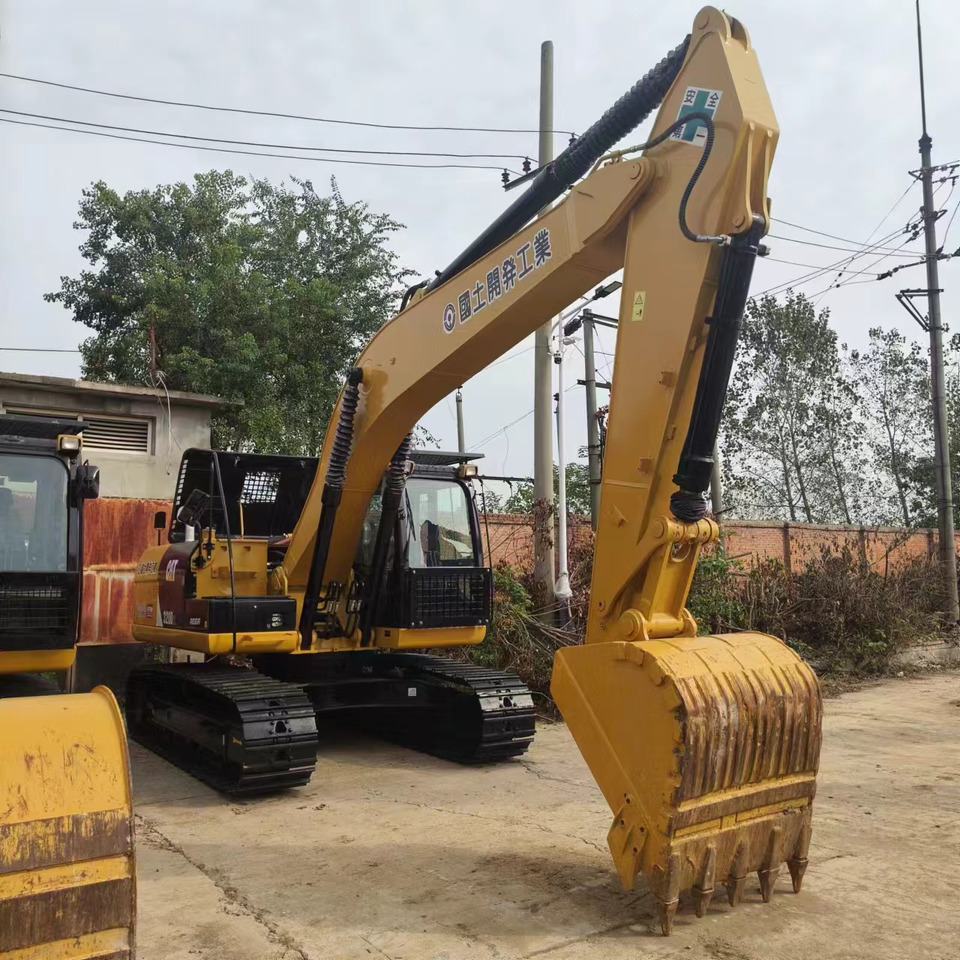 CATERPILLAR 320D2L - Excavadora de cadenas: foto 1 CATERPILLAR 320D2L - Excavadora de cadenas: foto 1