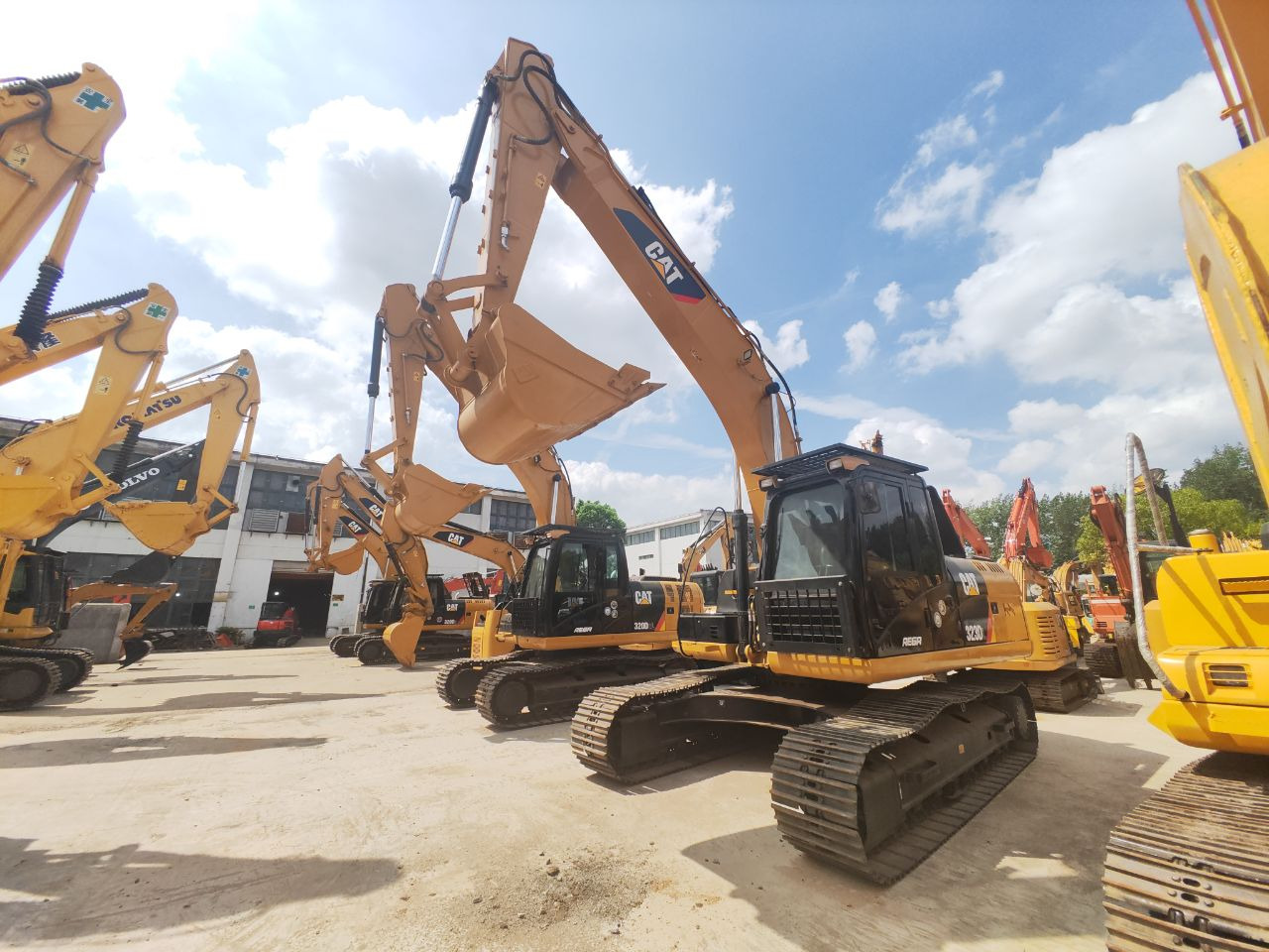 CATERPILLAR 323D - Excavadora de cadenas: foto 1 CATERPILLAR 323D - Excavadora de cadenas: foto 1