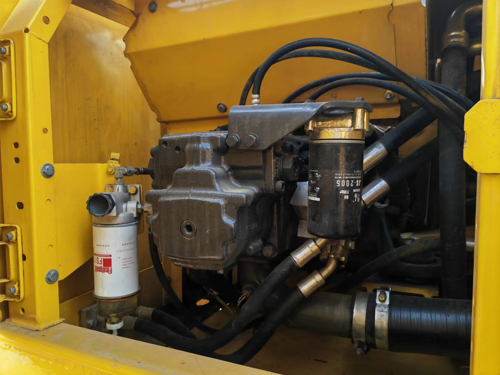 Excavadora de cadenas KOMATSU PC200: foto 17