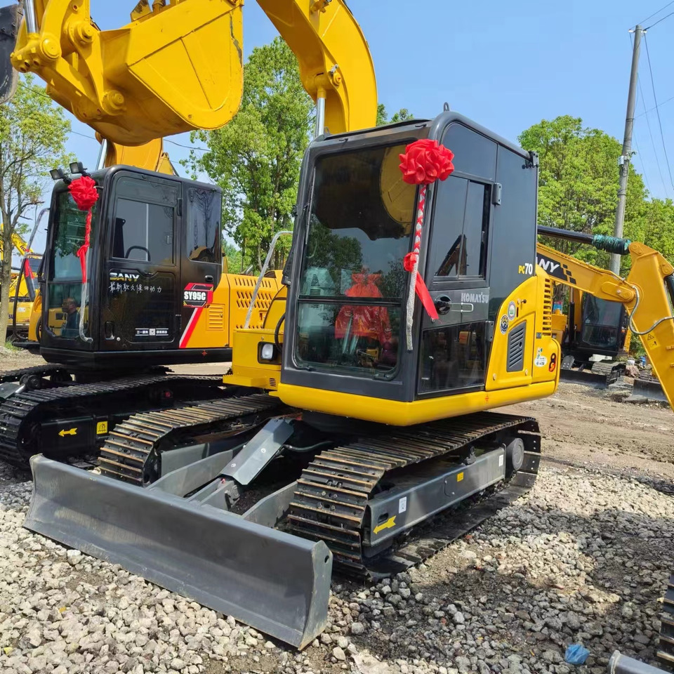 Excavadora de cadenas KOMATSU PC70-8: foto 8