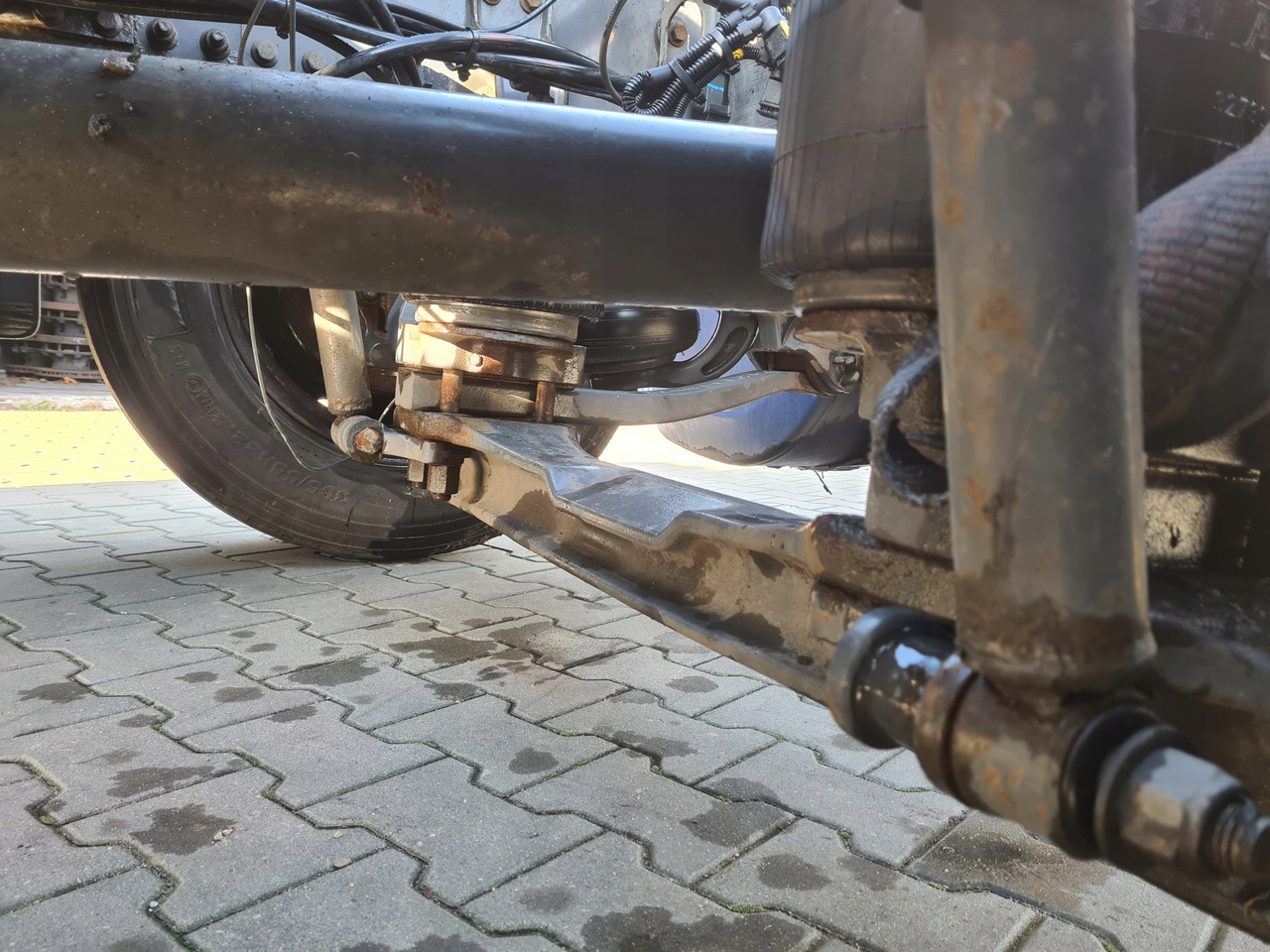 BELKA OŚ TYŁ WLECZONA PODNOSZONA KOMPLETNA RENAULT GAMA T VOLVO PUSHER 6x2 - Suspensión: foto 2 BELKA OŚ TYŁ WLECZONA PODNOSZONA KOMPLETNA RENAULT GAMA T VOLVO PUSHER 6x2 - Suspensión: foto 2