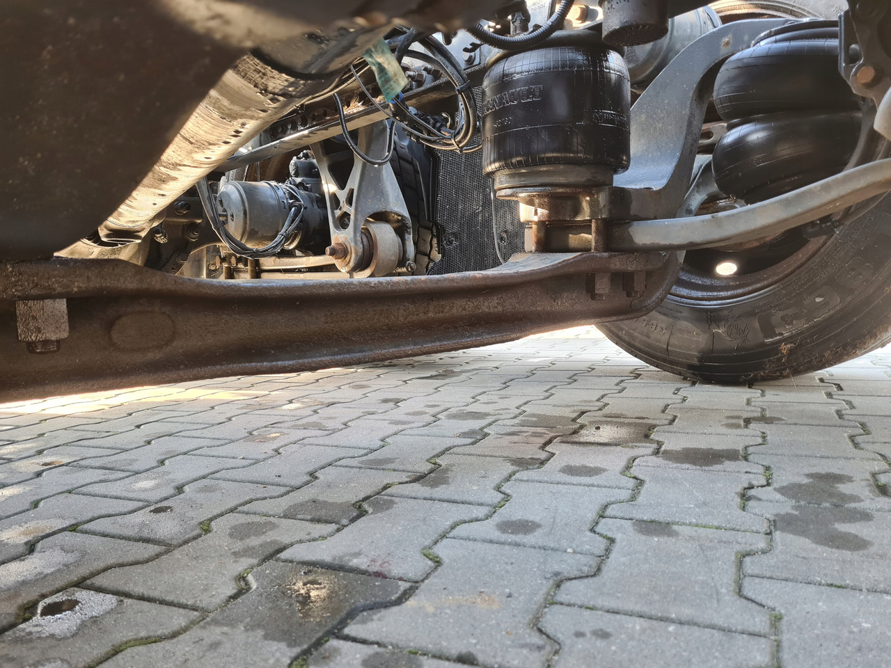 BELKA OŚ TYŁ WLECZONA PODNOSZONA KOMPLETNA RENAULT GAMA T VOLVO PUSHER 6x2 - Suspensión: foto 1 BELKA OŚ TYŁ WLECZONA PODNOSZONA KOMPLETNA RENAULT GAMA T VOLVO PUSHER 6x2 - Suspensión: foto 1