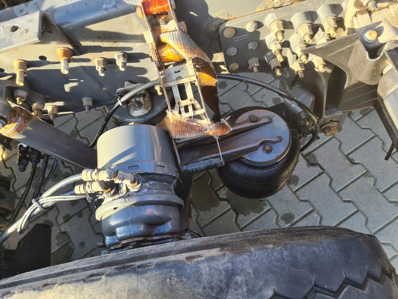 BELKA OŚ TYŁ WLECZONA PODNOSZONA KOMPLETNA RENAULT GAMA T VOLVO PUSHER 6x2 - Suspensión: foto 3 BELKA OŚ TYŁ WLECZONA PODNOSZONA KOMPLETNA RENAULT GAMA T VOLVO PUSHER 6x2 - Suspensión: foto 3