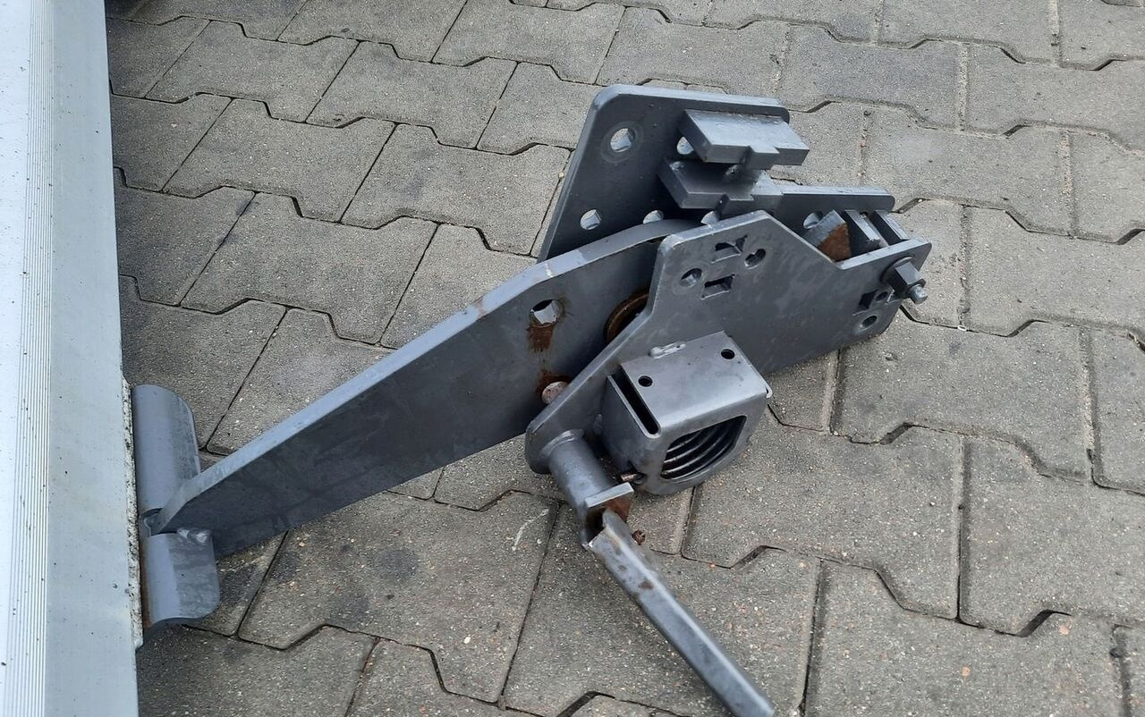 BELKA TYŁ VOLVO FH FM RENAULT DXI WYWROTKI ZDERZAK - Cubo para Camión: foto 1 BELKA TYŁ VOLVO FH FM RENAULT DXI WYWROTKI ZDERZAK - Cubo para Camión: foto 1