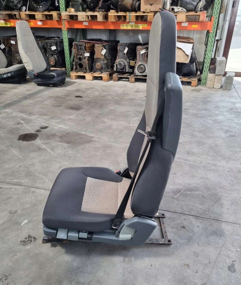 FOTEL LEWY SIEDZENIE KIEROWCY RENAULT MIDLUM PREMIUM DXI - Asiento: foto 4 FOTEL LEWY SIEDZENIE KIEROWCY RENAULT MIDLUM PREMIUM DXI - Asiento: foto 4