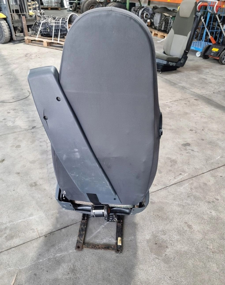 FOTEL LEWY SIEDZENIE KIEROWCY RENAULT MIDLUM PREMIUM DXI - Asiento: foto 3 FOTEL LEWY SIEDZENIE KIEROWCY RENAULT MIDLUM PREMIUM DXI - Asiento: foto 3