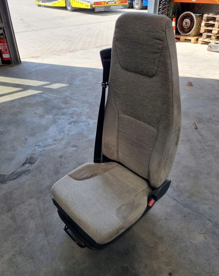 FOTEL PNEUMATYCZNY PRAWY SIEDZENIE PASAŻERA RENAULT PREMIUM MIDLUM DXI - Asiento: foto 5 FOTEL PNEUMATYCZNY PRAWY SIEDZENIE PASAŻERA RENAULT PREMIUM MIDLUM DXI - Asiento: foto 5