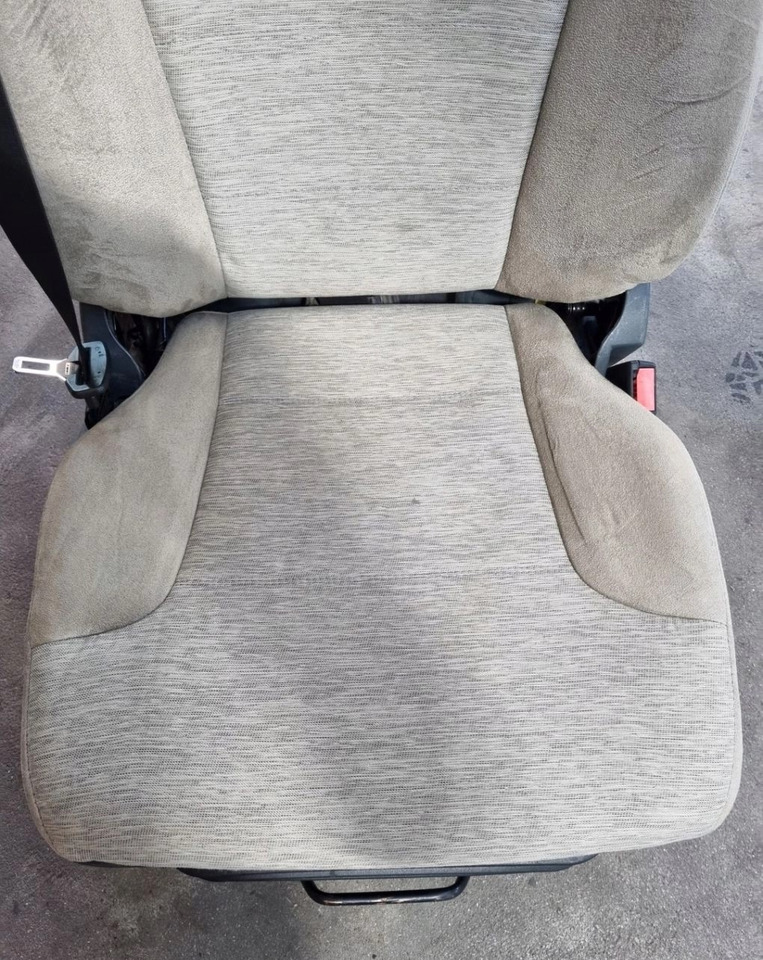 FOTEL PNEUMATYCZNY PRAWY SIEDZENIE PASAŻERA RENAULT PREMIUM MIDLUM DXI - Asiento: foto 4 FOTEL PNEUMATYCZNY PRAWY SIEDZENIE PASAŻERA RENAULT PREMIUM MIDLUM DXI - Asiento: foto 4